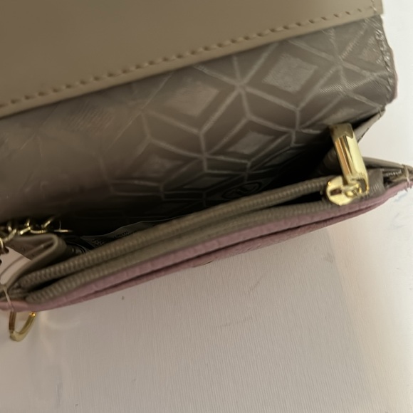Adrienne vittadini pink wallet - Picture 3 of 4
